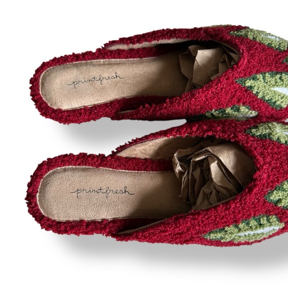 Printfresh Tufted Slippers In Red With Green Trees Size 7 - Picture 6 of 9